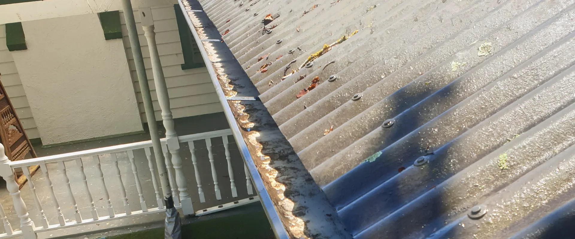 Gutters that have had the debris removed and cleaned by Waterboy Washing in Tauranga